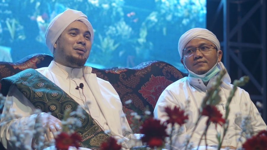 Habib Jindan Bin Novel Bin Jindan bersama Pengasuh Pondok Pesantren Asshiddiqiyah 2