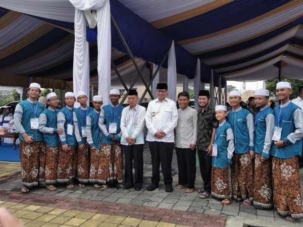 Poto Bersama dengan Gubernur Banten setelah Tampil di Sesi Final